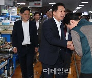 [포토]'노량진 수산시장 방문한 김기현'