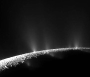 토성의 달에 생명 필수물질 '인' 발견…"생명 존재 가능성"