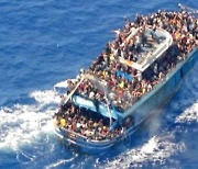 지중해에서 이주민 등 수백 명 탄 배 침몰…최소 79명 사망