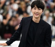 Song Joong-ki greets new baby boy