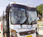 [포토] “깜빡 졸아”… 수학여행 버스 다중추돌 80여명 다쳐