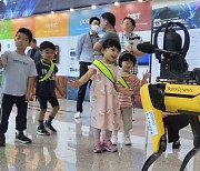포스코DX “산업용 로봇 도입해 인구변화·안전문제 해결”