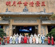 [PRNewswire] Xinhua Silk Road: Foreign journalist explores unique folk culture