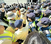 '퀴어문화축제' 개최 앞두고 둘로 쪼개진 대구