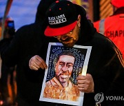 "'플로이드 살해' 경찰 조직적 인종 차별·과도한 무력 사용"