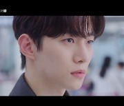 “본격 로맨스 시작되나” 이준호… 공항 들어선 '임윤아♥' 미모에 깜짝 (‘킹더랜드’) [Oh!쎈포인트]