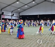 '얼쑤' 밤에도 계속되는 강릉단오제