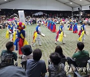 '얼쑤' 밤에도 계속되는 강릉단오제