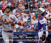 "내 딸을 위한 홈런"…아레나도, '아버지의 날'에 멀티 홈런으로 메츠 격침