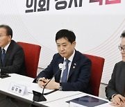 與 ‘산은 100% 완전 이전’ 재확인…“우선처리법으로 野와 협상”