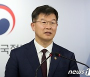 복지차관 "신생아번호 파악 위해 법 개정…병원 밖 출산 연간 100~200건"