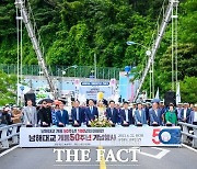 남해군, 남해대교 개통 50주년 기념식…환희의 순간 재현