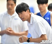 [JB포토] 작전 지시하는 중앙대 양형석 감독