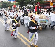 35년만의 부활 '울산공업축제' 성공적 출발…70만 몰려 호응도 높아