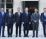 Macron asks Korea’s conglomerates to invest in strategic industries in France