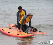 '임무완수'…제주 서프구조대 해상구조 시연