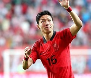 FC 서울, '황의조 K리그 고별전' 슈퍼매치에서 웃고 2위로 도약