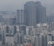 하반기 집값 0.7% 하락 전망…"수도권은 안정화하며 보합세 전환"