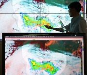 25일 본격 시작된 장마…내달 1일까지 전국 곳곳 강한 비