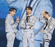 [Herald Review] 15 years after debut, SHINee makes radiant comeback with 3-day concert