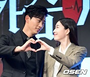 옥택연-원지안, '가슴 뛰는 눈맞춤' [사진]