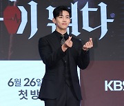 [포토S] 옥택연, '슈트가 잘 어울려'