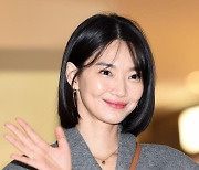 신민아, '로코퀸'으로 복귀하나…"'손해 보기 싫어서' 긍정 검토 중" [공식입장]