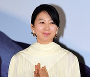 [TEN포토] 김희애 '빛나는 물광피부'