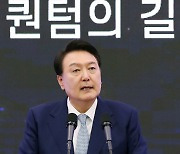 尹 "퀀텀 기술, 기회와 도전 동시에 안겨줘"