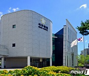 "골프용품·명품 대신 계산"…광주 서구의원 억대 사기 혐의 피소