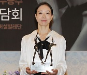 ‘무용계 오스카’ 트로피 안고 온 강미선, 국내 최고 노리다 세계 최고 됐다