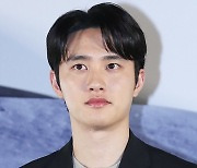 [포토] 도경수, '달 탐사 우주인으로 열연'