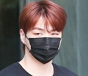 [포토] 강다니엘, '마스크 뚫고 나오는 멋짐'