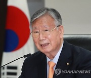 동창·고향 주민에 1억원씩 기부한 회장님