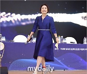 [MD포토] 박경림 '청룡시리즈어워즈 핸드프린팅 진행해요'