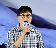 [ST포토] 영화 '더 문' 연출한 김용화 감독