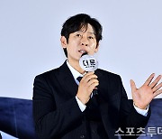 [ST포토] 설경구 김희애 도경수, ' 손을 써야 안 어색해'