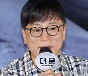 [포토S] 인사말 하는 김용화 감독