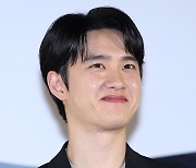 [포토S] 미소 짓는 도경수