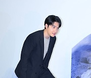 [T포토] 도경수 '더 문을 향한 첫 걸음'