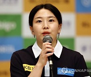 미디어데이에서 인터뷰하는 다이빙 김수지