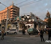 러軍, 우크라 동부 식당 포격…3명 숨지고 40여명 부상