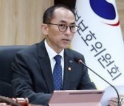 전체회의 모두 발언하는 고학수 위원장