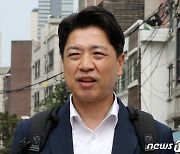 군 검찰 출석하는 부승찬 전 대변인