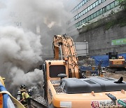 서울 성북구 주민센터 신축공사장 천공기서 화재…인명 피해 없어