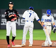 [포토] 이재현에 미안함 전하는 김지찬