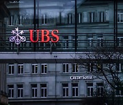 인수된 것도 서러운데…“UBS, 크레디트스위스 인력 절반 감축 예정”