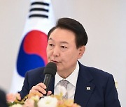 尹 "말도 안 되는 정치 보조금 없애야… 경제 보조금 살릴 것"