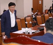 '미등록 아동 방지' 출생통보제 법사위 소위 통과..30일 국회 통과 전망