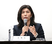 [포토]'사이버 뱅크런' 집중 토론 갖는 유혜미 한양대 경제금융대학 교수